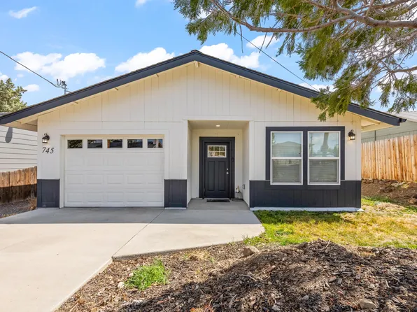 745 SW Madison St, Madras, OR 97741