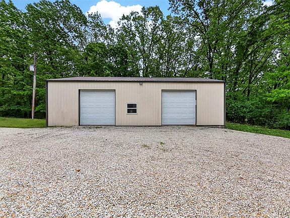 3rd image of 138 Royal Dr