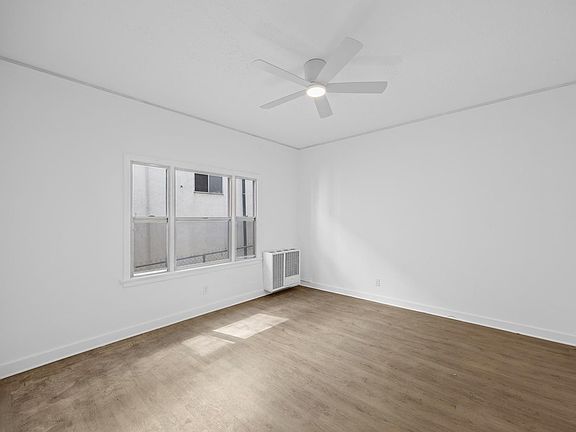 3rd image of 4408 Lockwood Ave #109