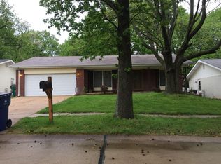2201 Rountree Dr, Saint Louis, MO 63136