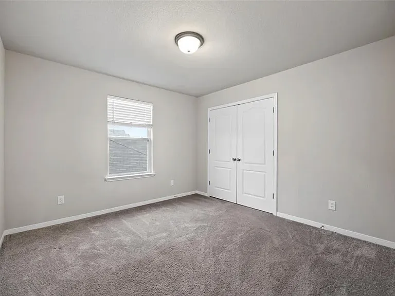 5211 Friars Loop — Photo 16