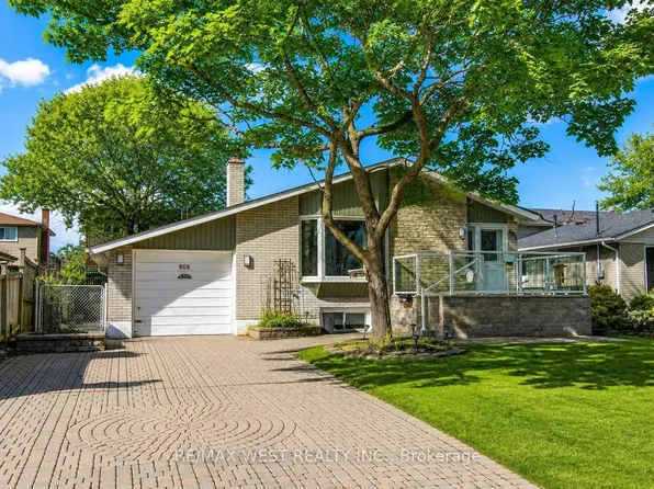 908 Lynx Ave, Pickering, ON L1W 2K7