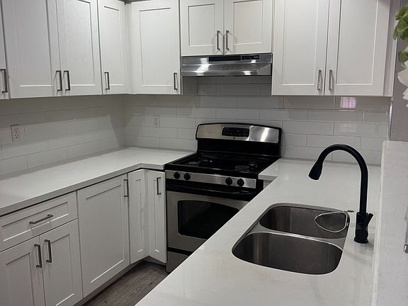 2nd image of 482 Bur Oak Ave