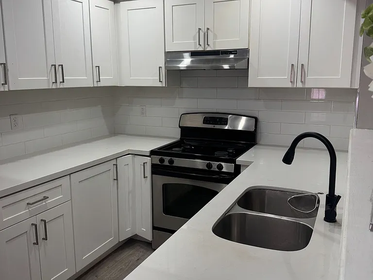 482 Bur Oak Ave — Photo 2