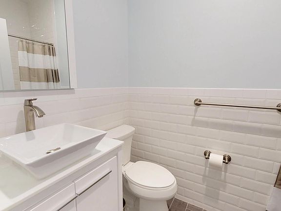 5th image of 44 Corbin Ave #2B