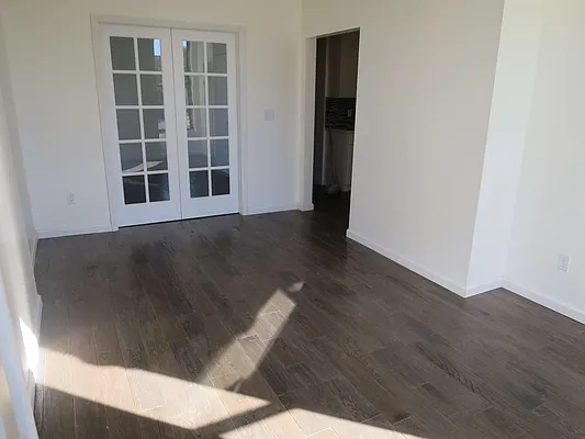 Rented by 50 Stanhope LLC | media 49