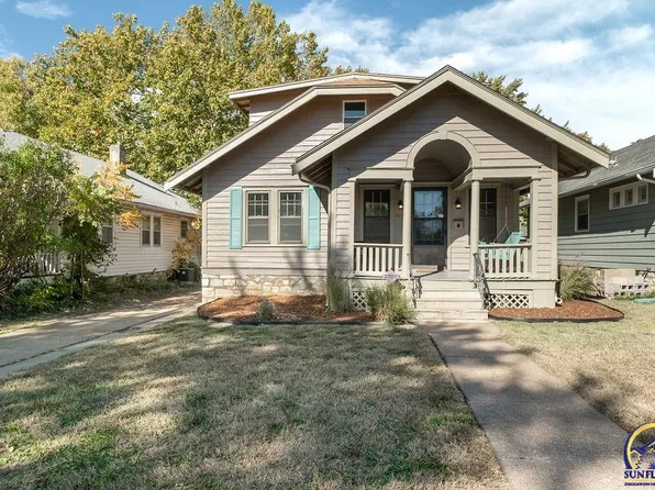2204 SW Wilmington Ct, Topeka, KS 66606