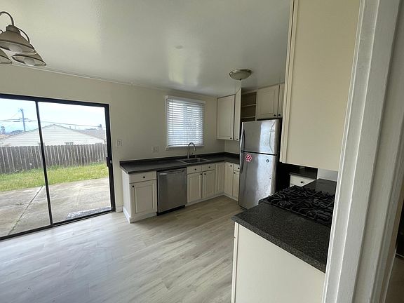 5th image of 512 Del Mar Ave