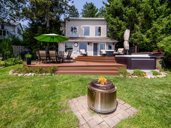 24199 N Shore Dr, Edwardsburg, MI 49112