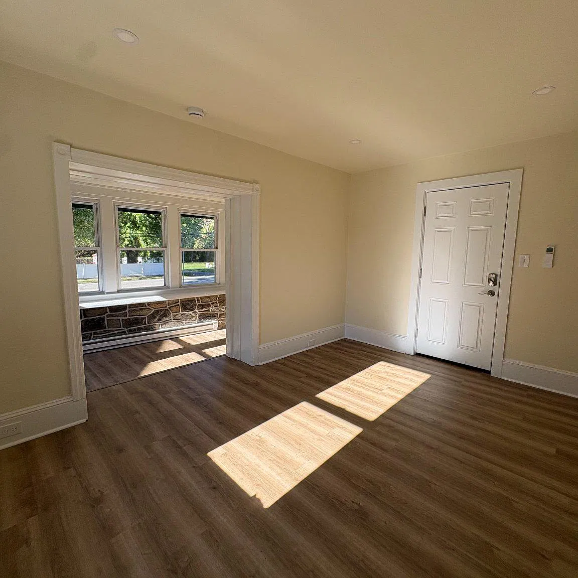 2 bed, 1.0 bath, 900 sqft, $2,000 — Photo 4