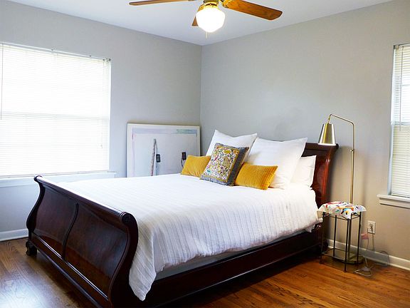 2nd image of 312 W Mistletoe Ave