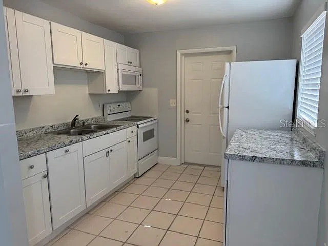 2 bed, 1.0 bath, 648 sqft, $1,300 — Photo 3