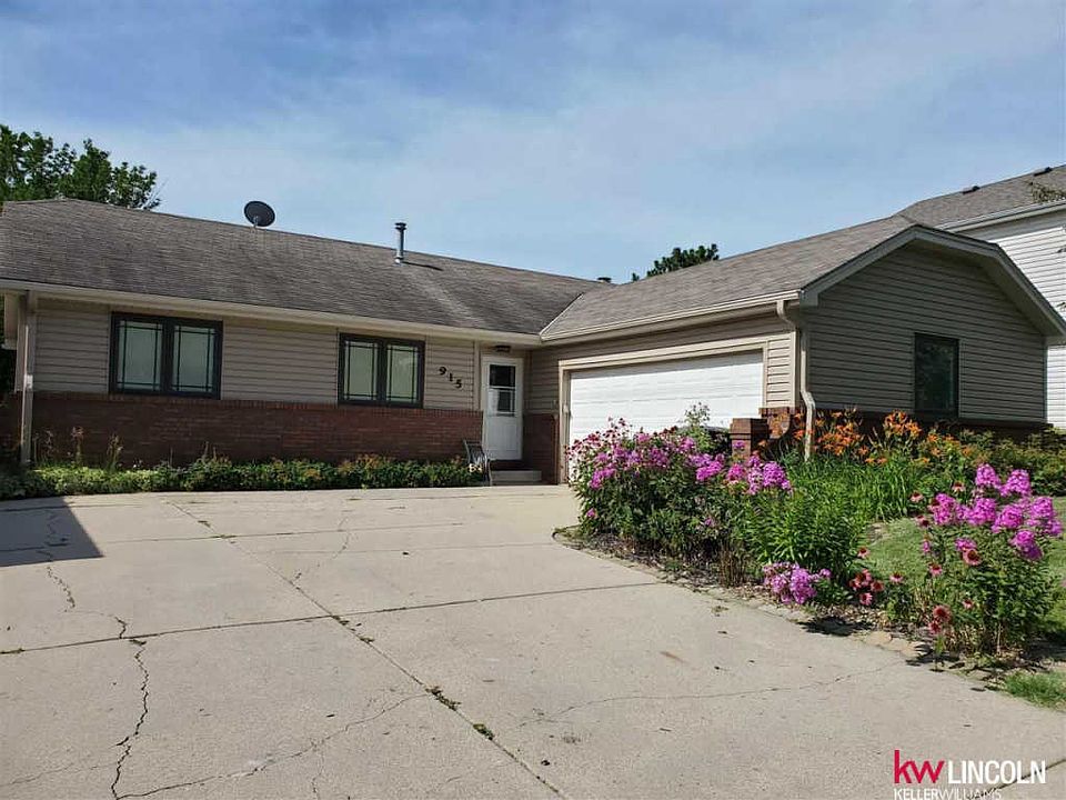1st image of 915 W Burt Dr