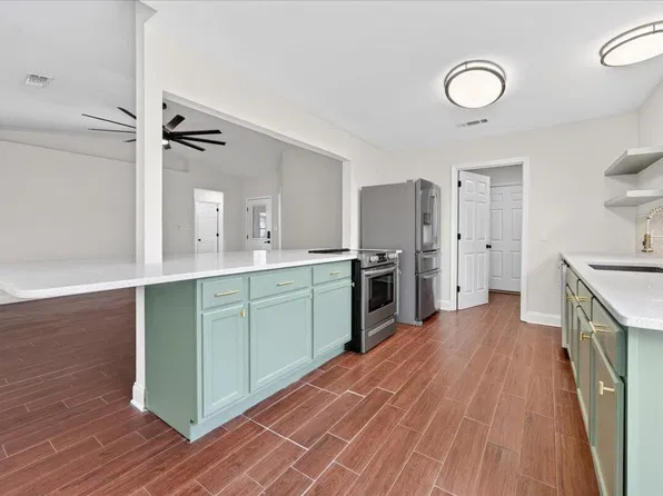 468 Rush Park Cir, Mary Esther, FL 32569