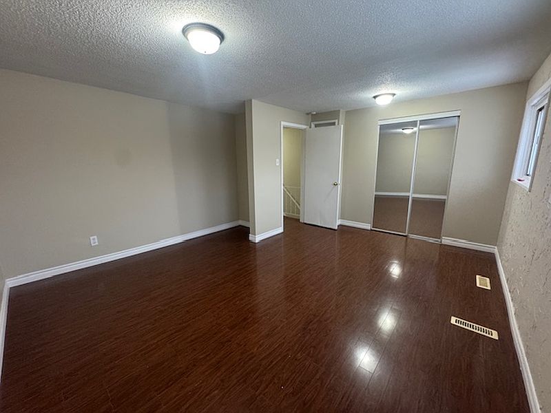 Kitchener House for rent - 2 Bedrooms — photo 4