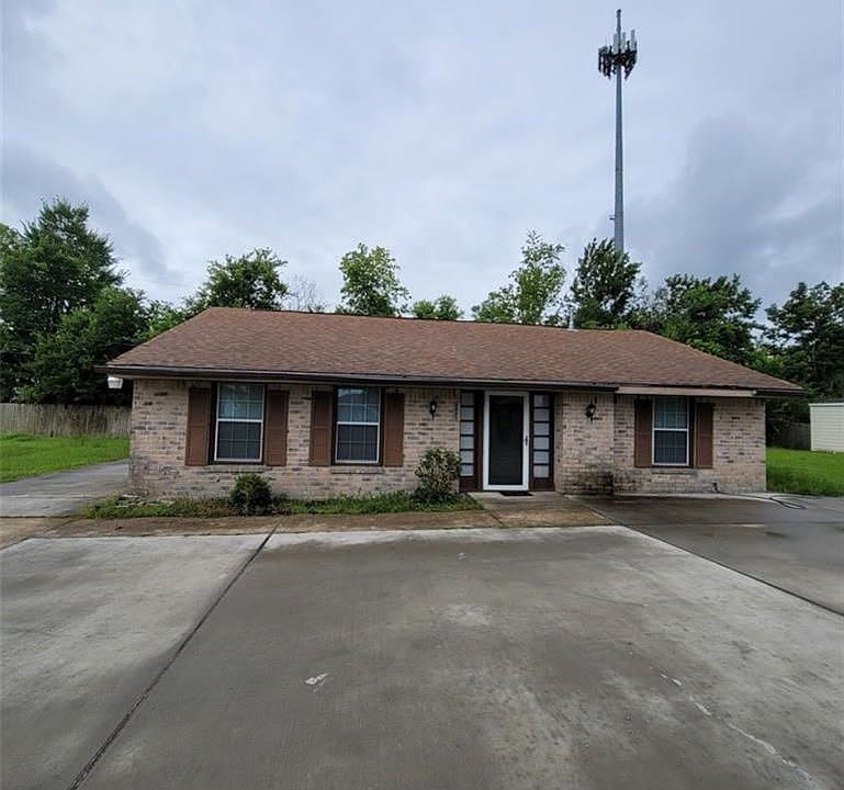 1st image of 402 King Edwards Pl