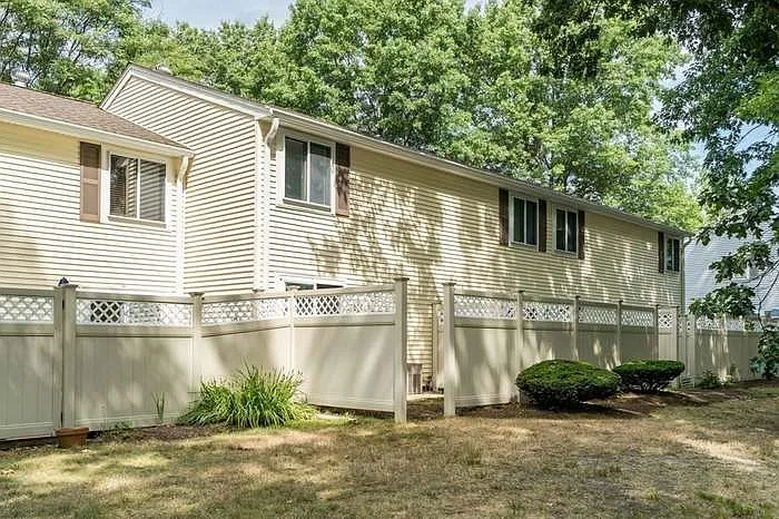 Building Photo - Village Hill Ln