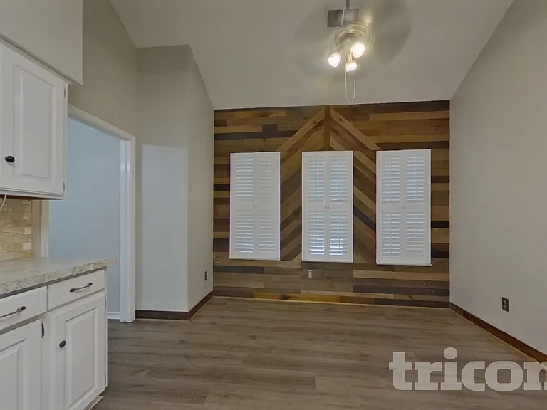 509 Live Oak Dr — Photo 5