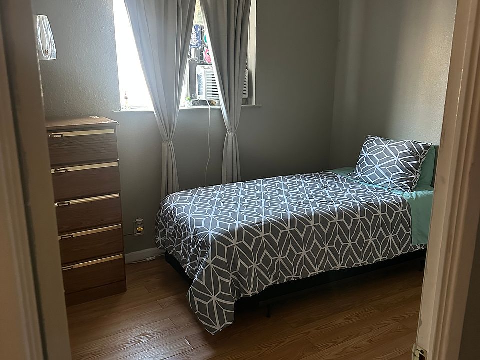 2nd image of 208 Santa Rosa Dr Room 1