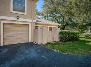 11893 Raintree Dr, Temple Terrace, FL 33617