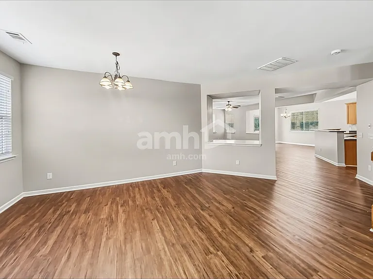 406 Howell Xing — Photo 8