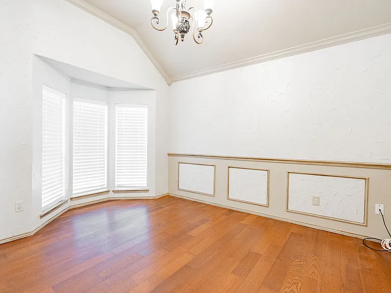 1875 Crestlake Dr — Photo 5