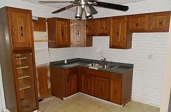 4th image of 1110 Carmona Dr