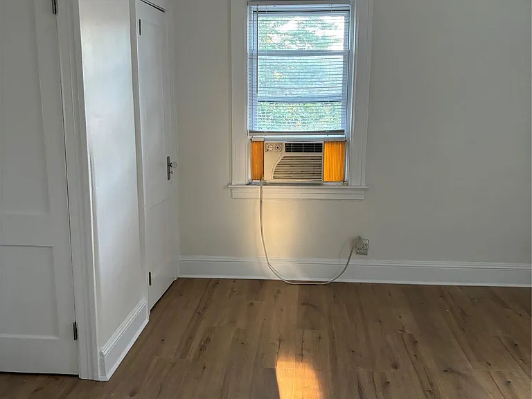 181 Violet Ave #2 — Photo 10