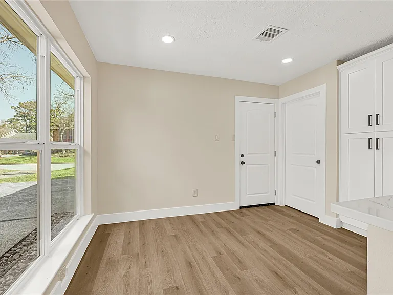 3203 Falling Brook Dr — Photo 8