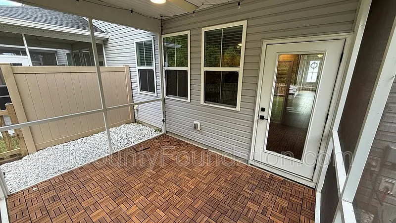3 bed, 2.5 bath, 1936 sqft, $2,395 — Photo 3