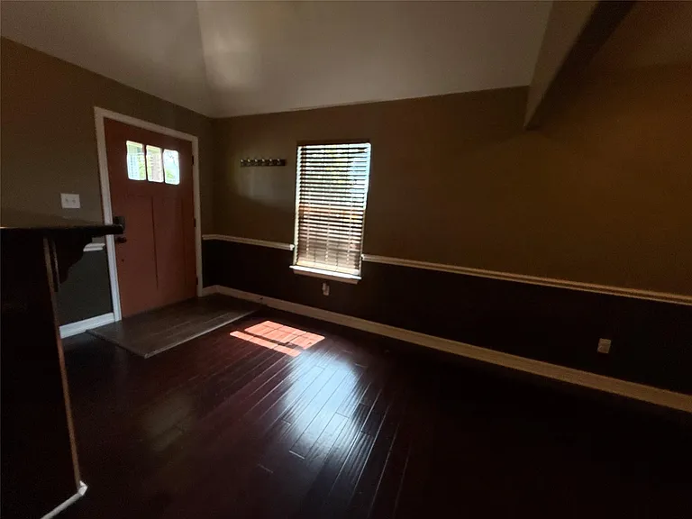 8233 Hickok Ln — Photo 9