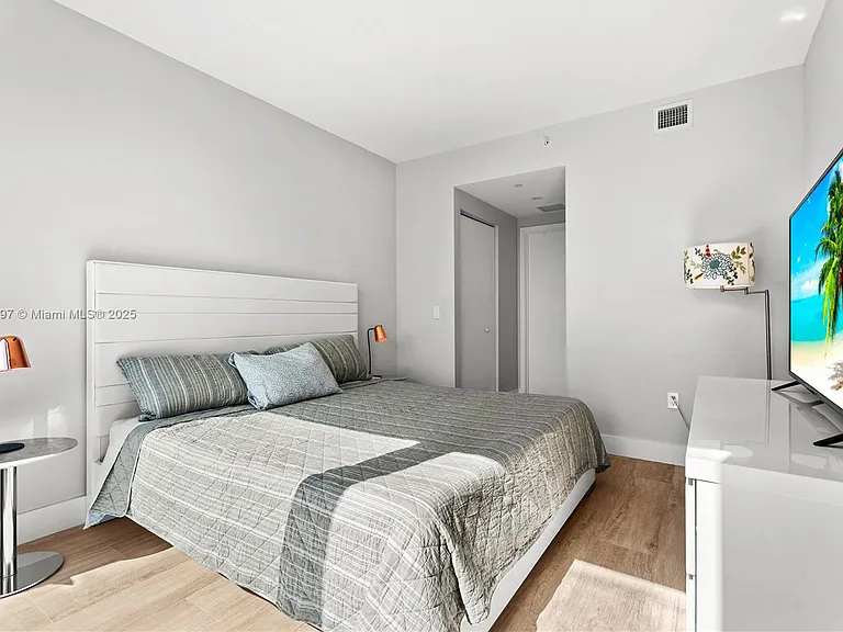 121 NE 34th St #2003 — Photo 13