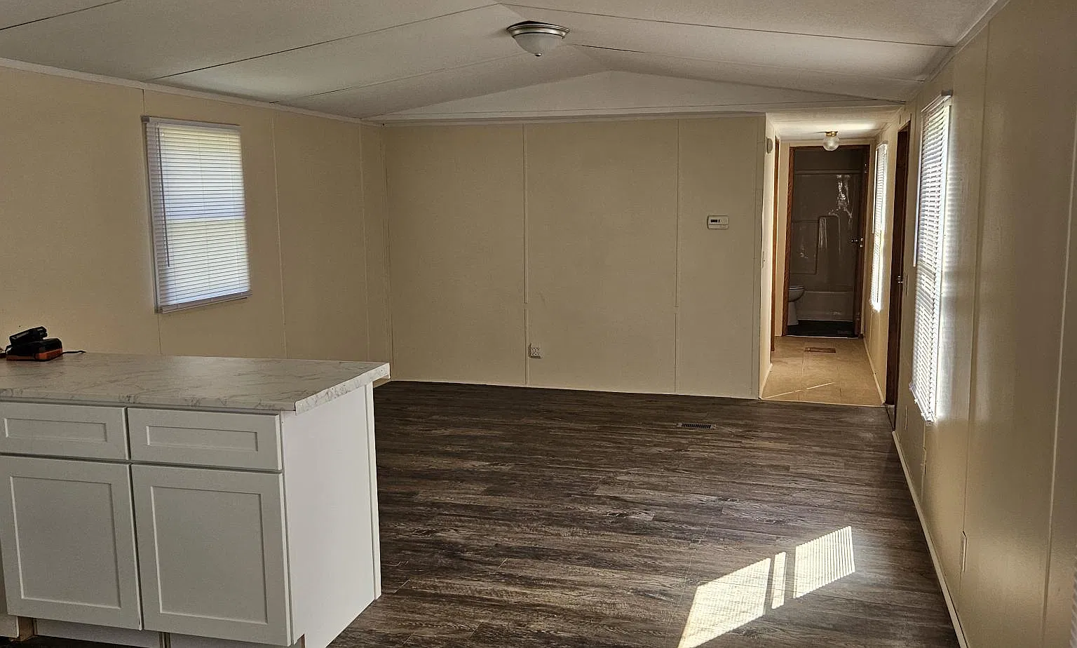 3 bed, 1000 sqft, $995 — Photo 2