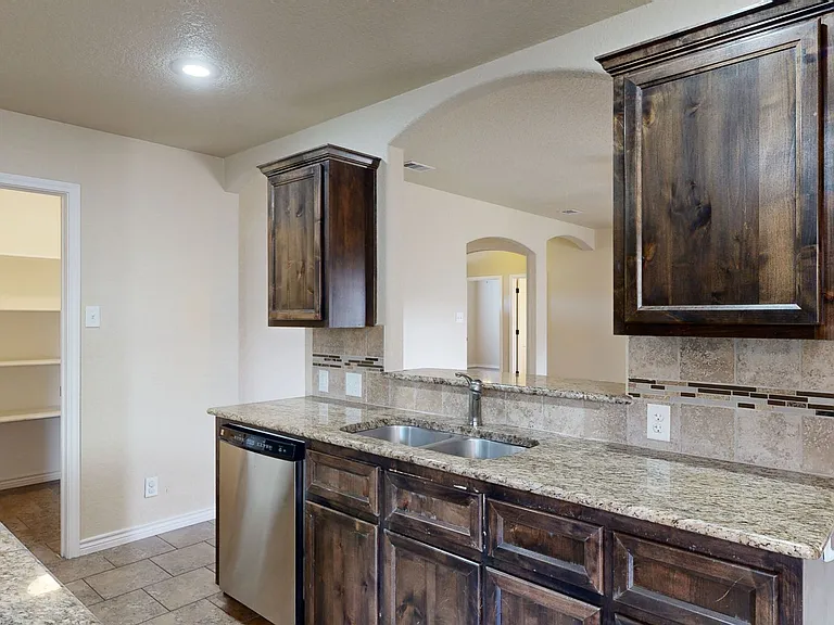 504 W Orion Dr — Photo 18