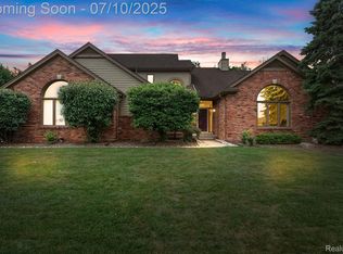 4253 Drexel Dr, Troy, MI