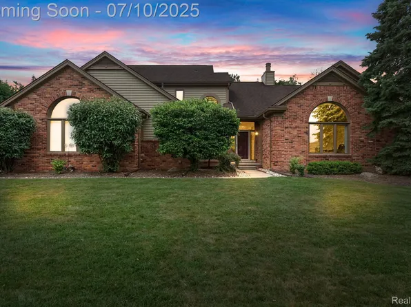 4253 Drexel Dr, Troy, MI 48098