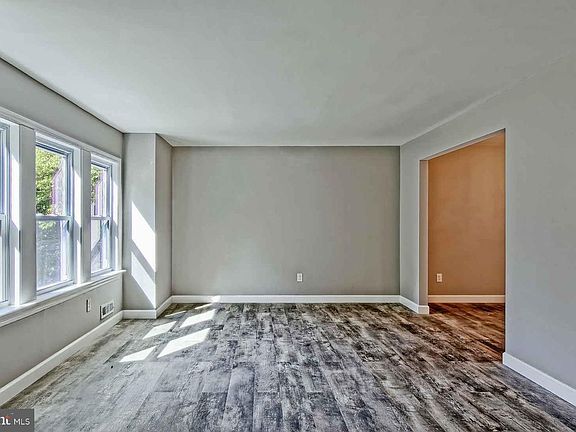 5th image of 117 Stratford Ave