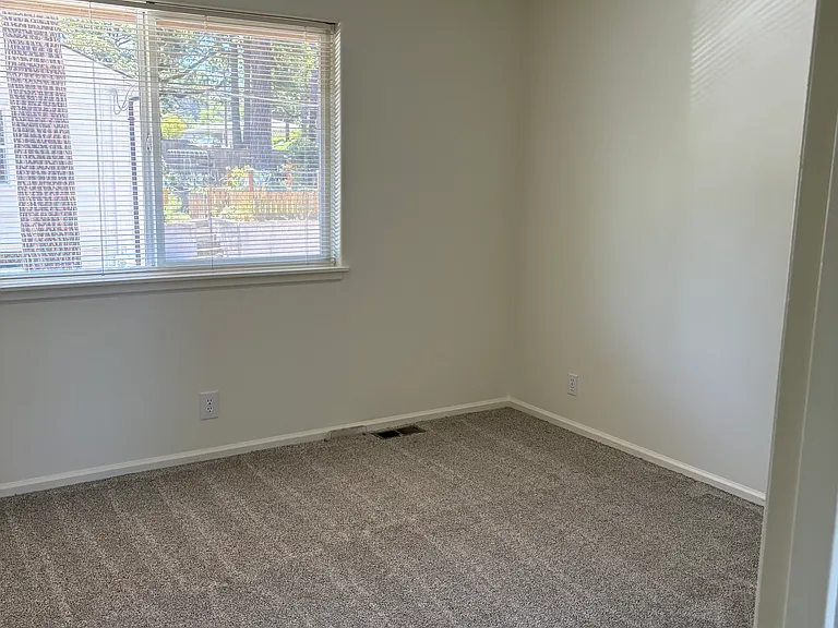 3541 Willamette St — Photo 9