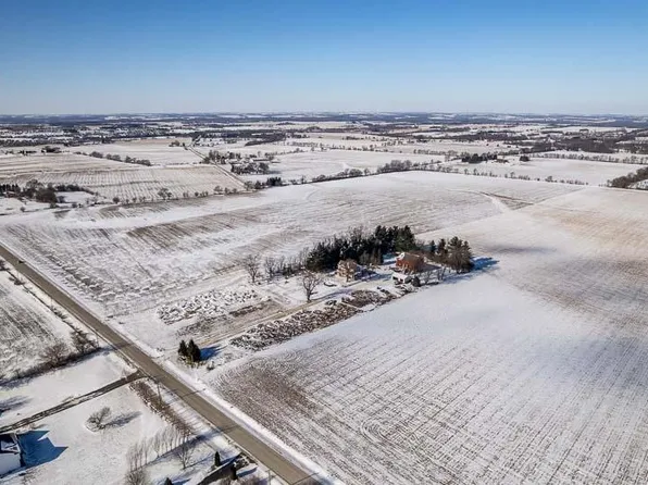 11 Smith Rd, Pecatonica, IL 61063