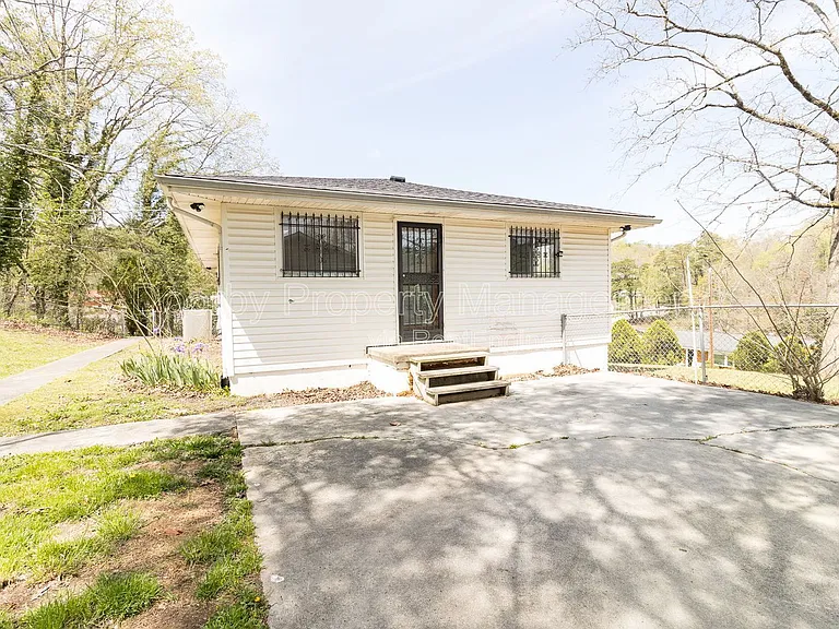 3810 Nandena Dr — Photo 28