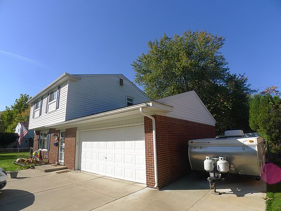 3rd image of 23341 Barfield St