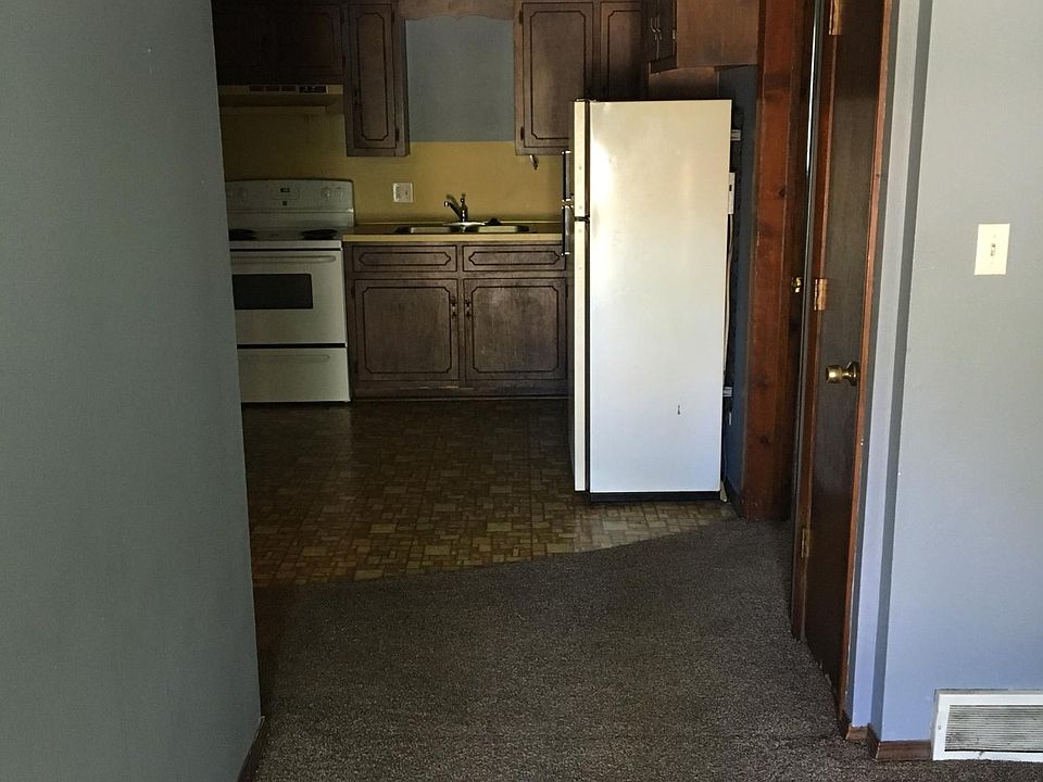 1st image of 610 Boxwood Dr APT 11