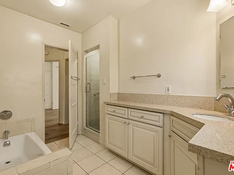 7407 Naylor Ave — Photo 11