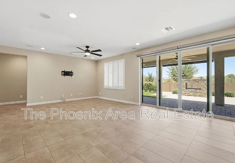 39725 N Hailey Ln — Photo 3