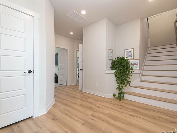 3rd image of 5843 Whitby Rd #6