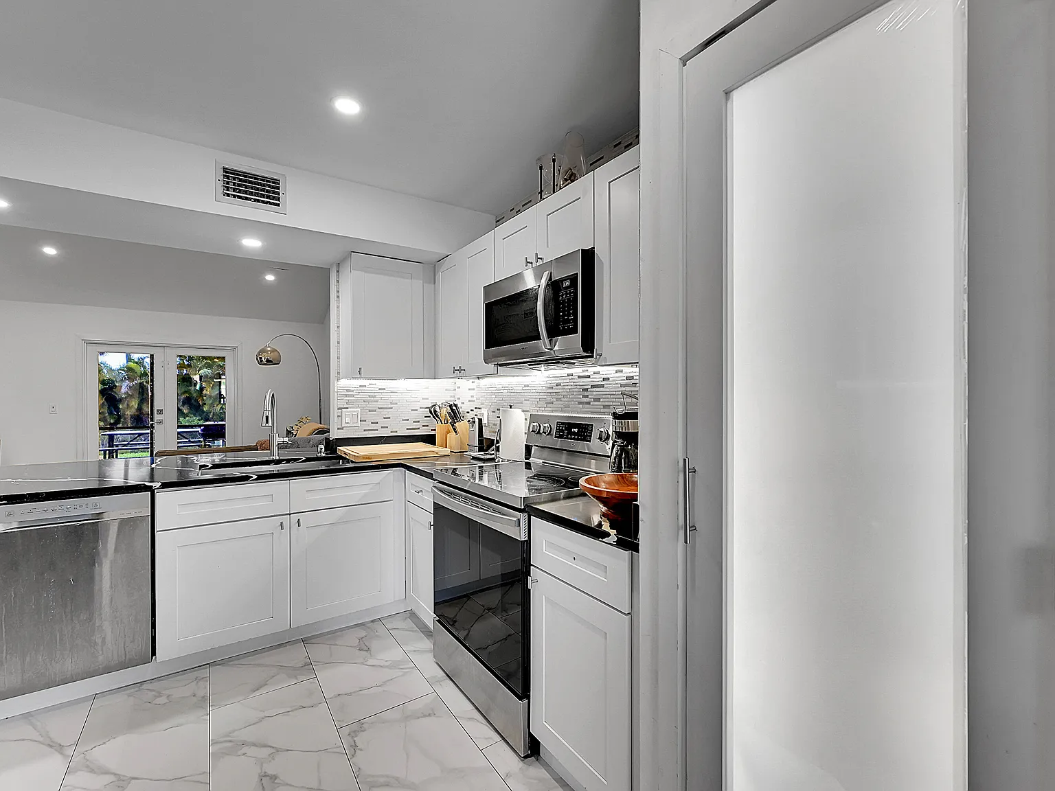 2 bed, 1056 sqft, $2,850 — Photo 4