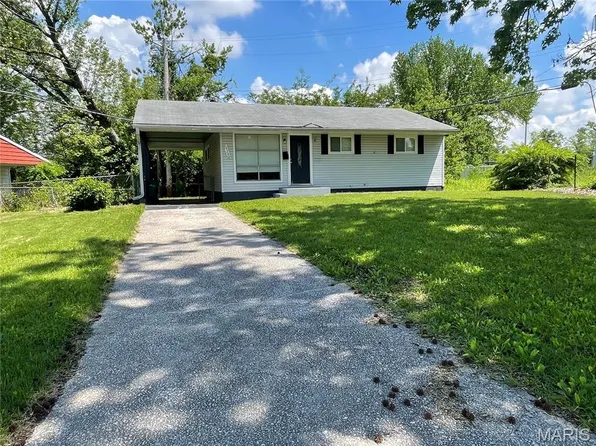 10700 Spring Garden Dr, Saint Louis, MO 63137