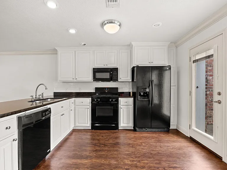 169 Cypress St #1 — Photo 5