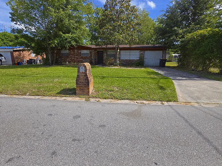 4918 Locksley Ave — Photo 1