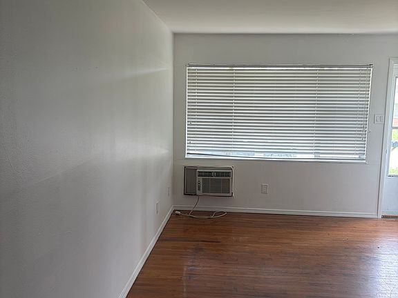 4th image of 229 Solon Dr